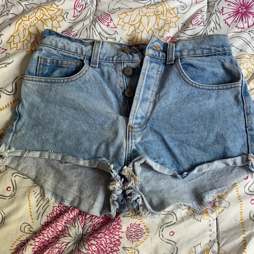 Brandy Melville high-waisted shorts ✨